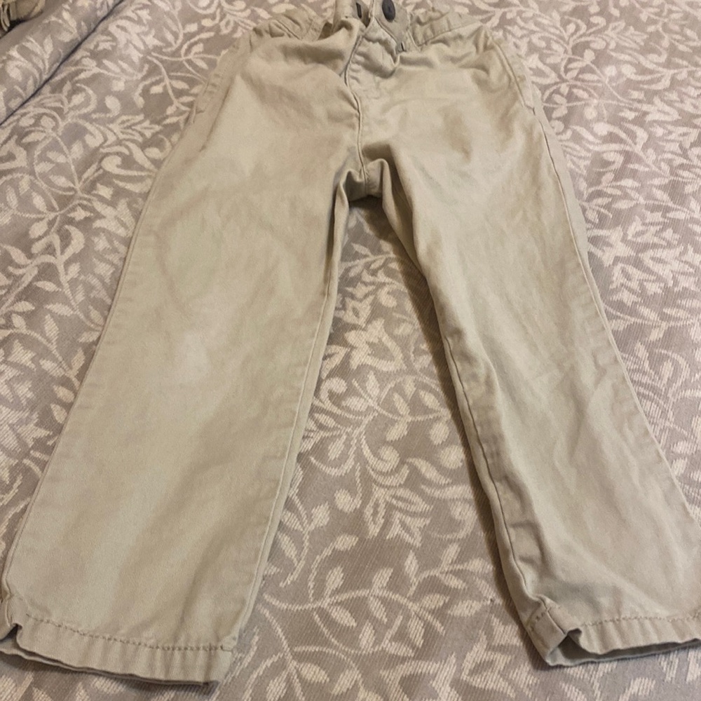 Kaki pants